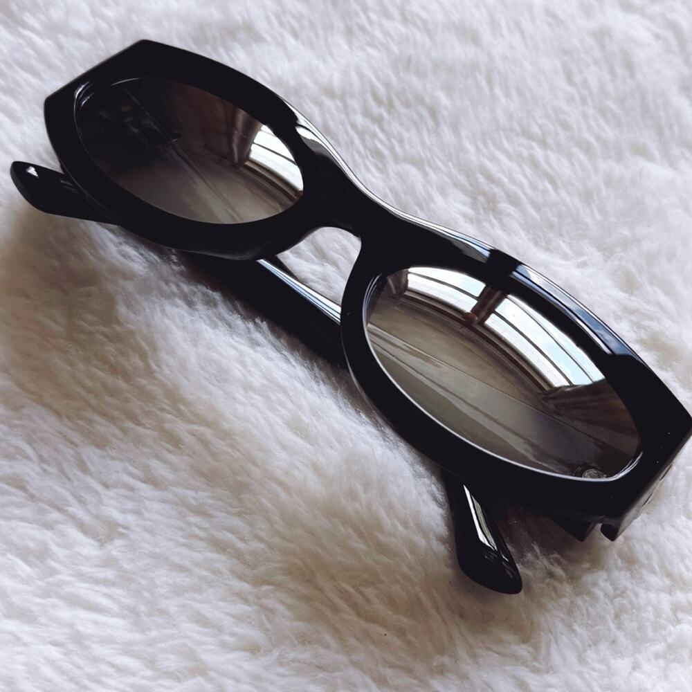 Faye Mirrored Black Cat-Eye Sunglasses - Picture 3 of 15